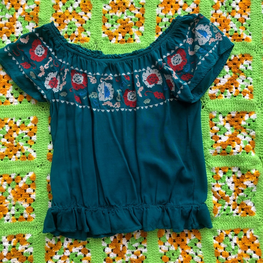 SOLD 70s style off the shoulder peasant blouse 🦋